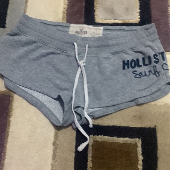 Couple pairs of shorts - Picture 2 of 2